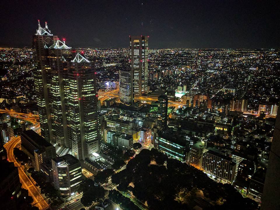 Il faut vraiment légender ça ? Bon, ben... Tokyo de nuit.