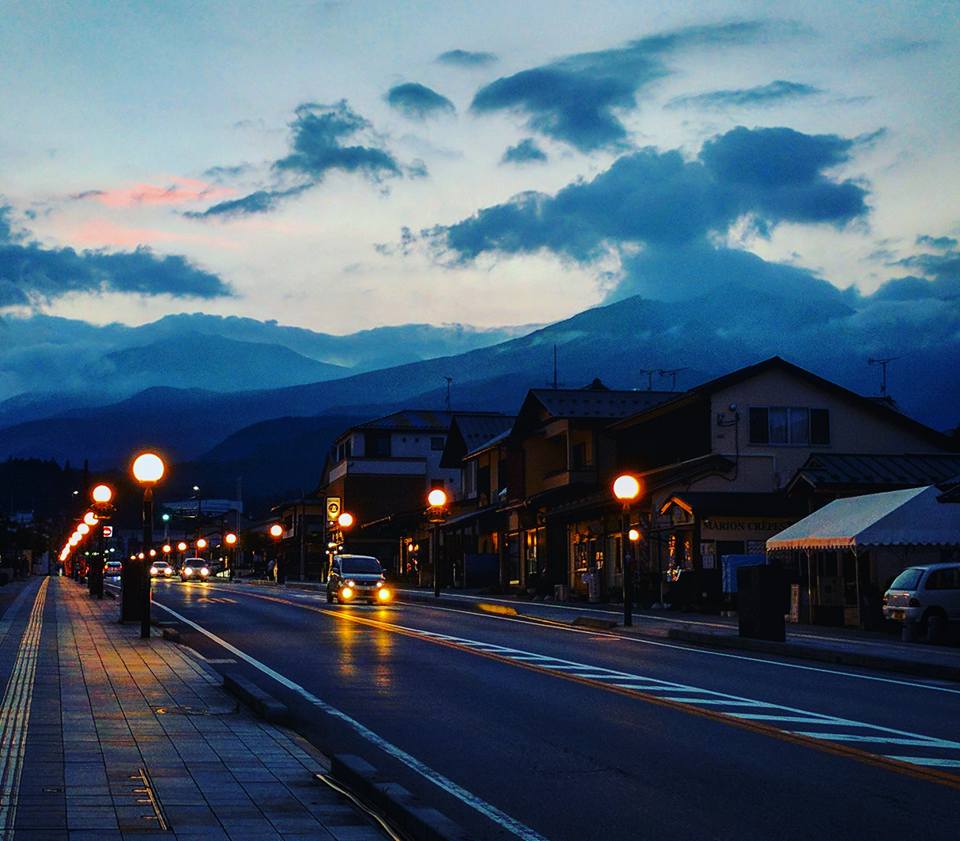 Le centre-ville de Nikko, avec ses montagnes qui rendaient mieux en vrai.