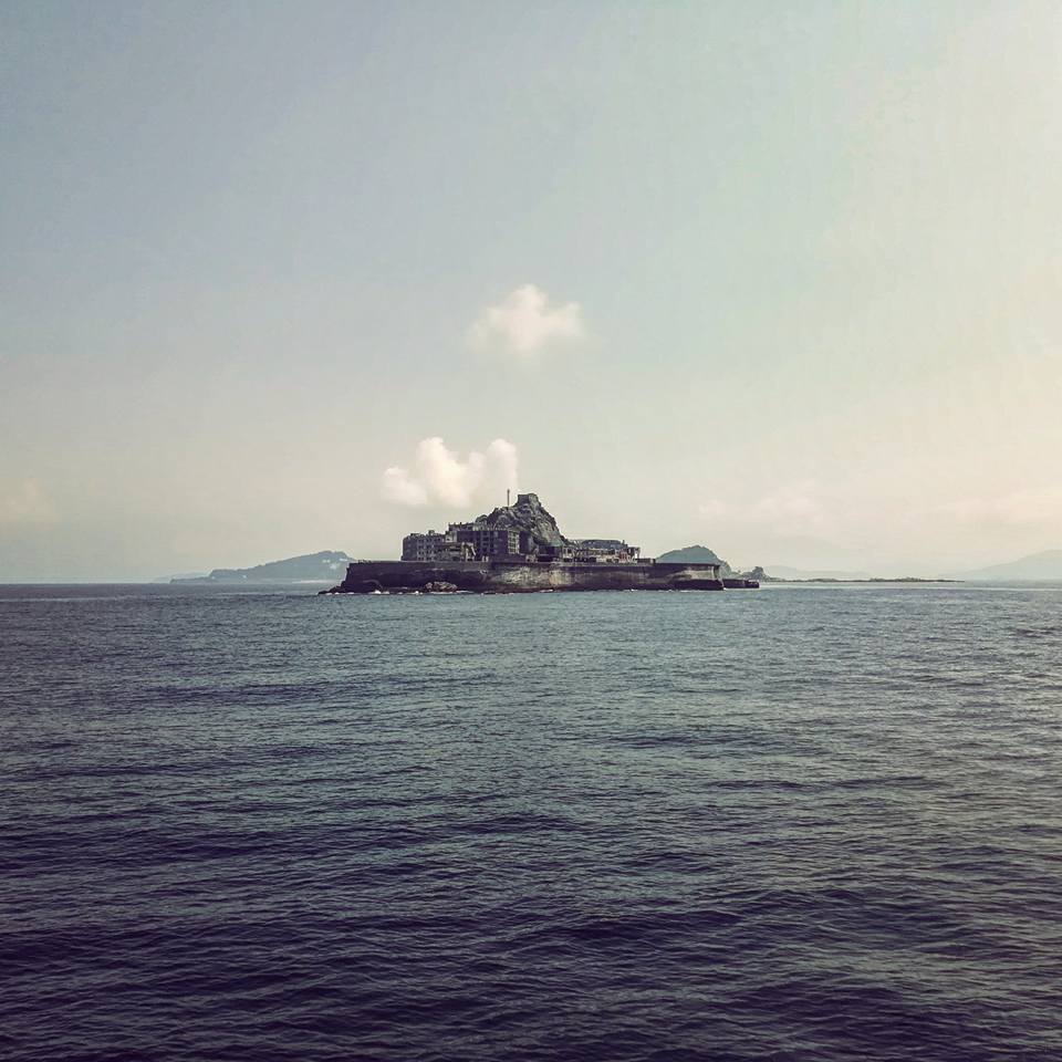 Hashima, depuis le ferry.